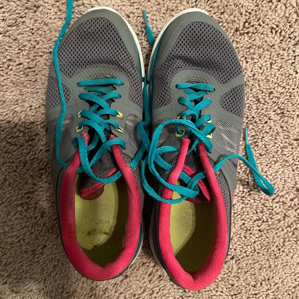 Nike tennis shoes